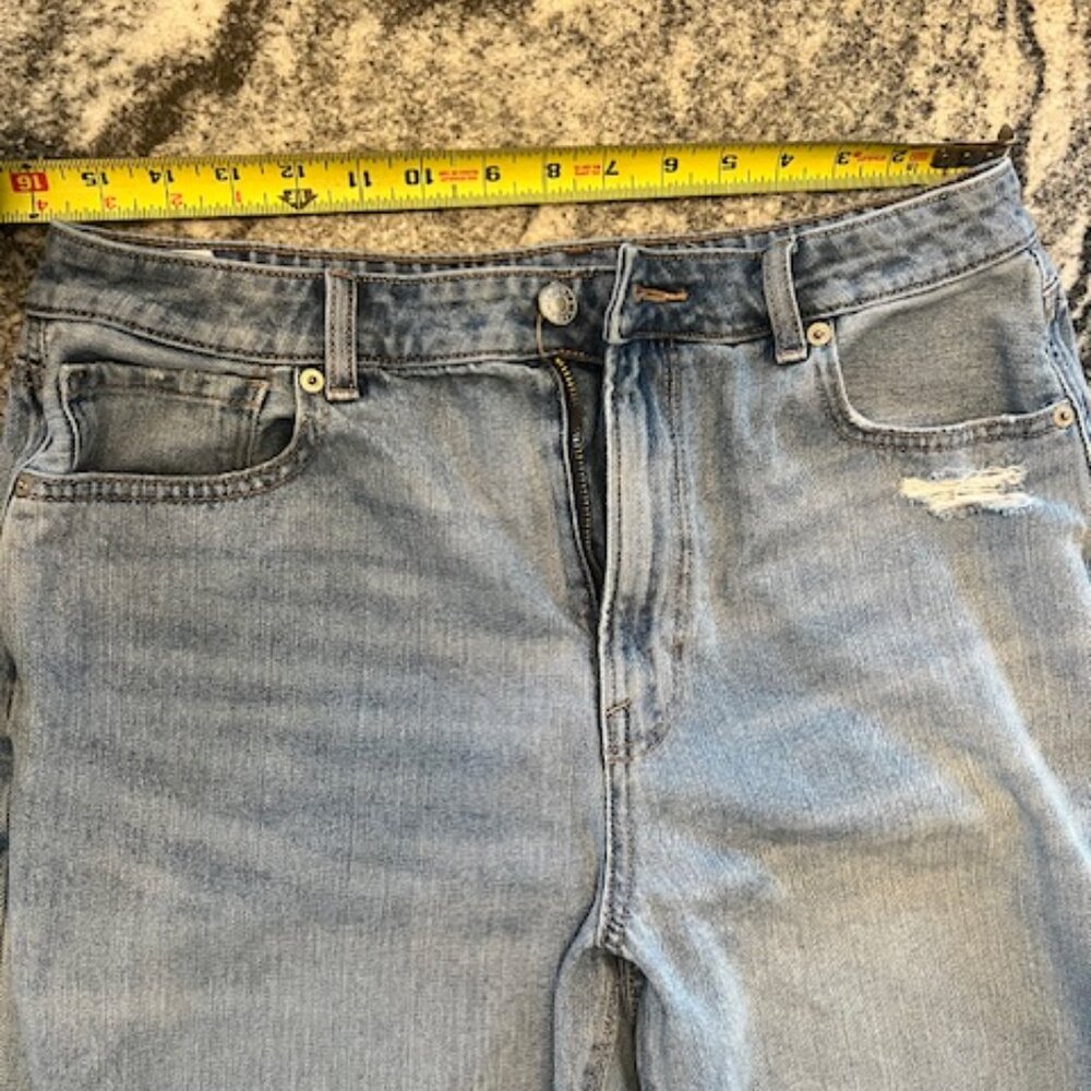 American Eagle Outfitters ripped mom jeans high waist straight leg - Picture 3 of 12